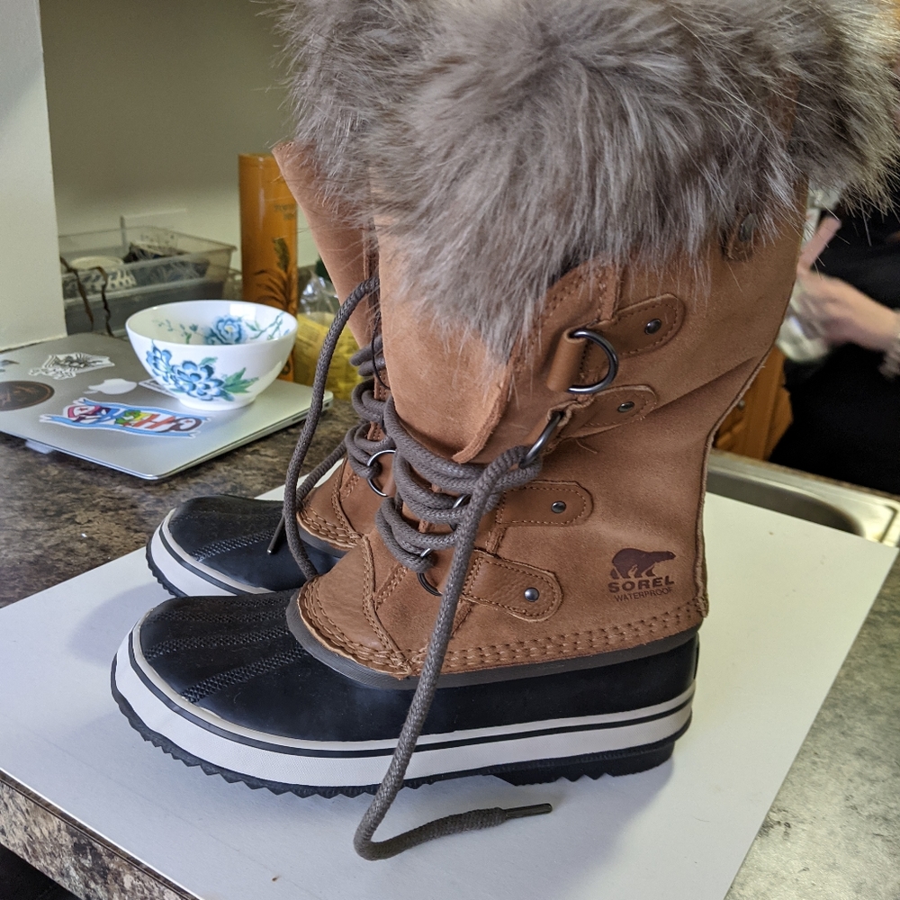 Sorel Joan of Ark BNWB US 7.5